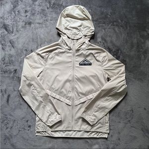 Nike Shield Storm-Fit Trail Running Jacket - Beige DC8041 SAMPLE Size Small